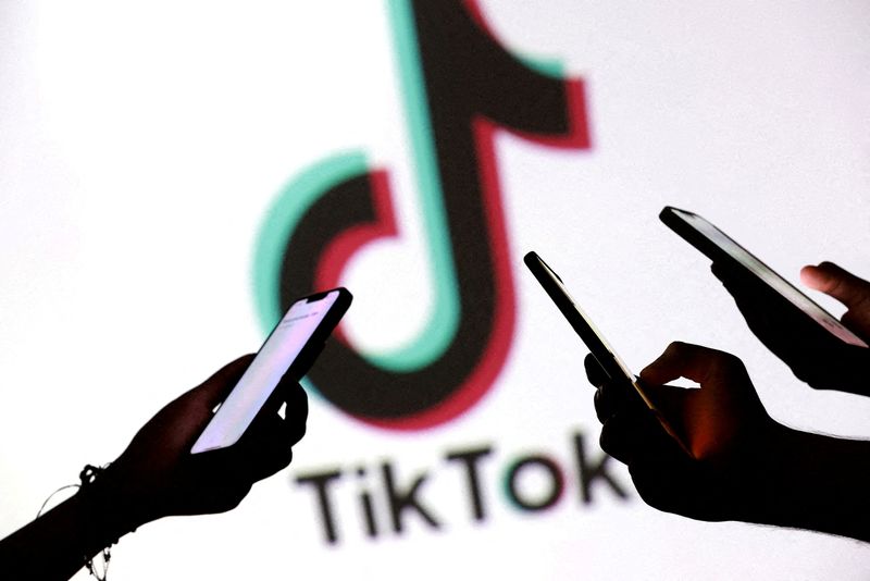 Trump firma decreto que declara que plan de venta de TikTok cumple requisitos de EEUU