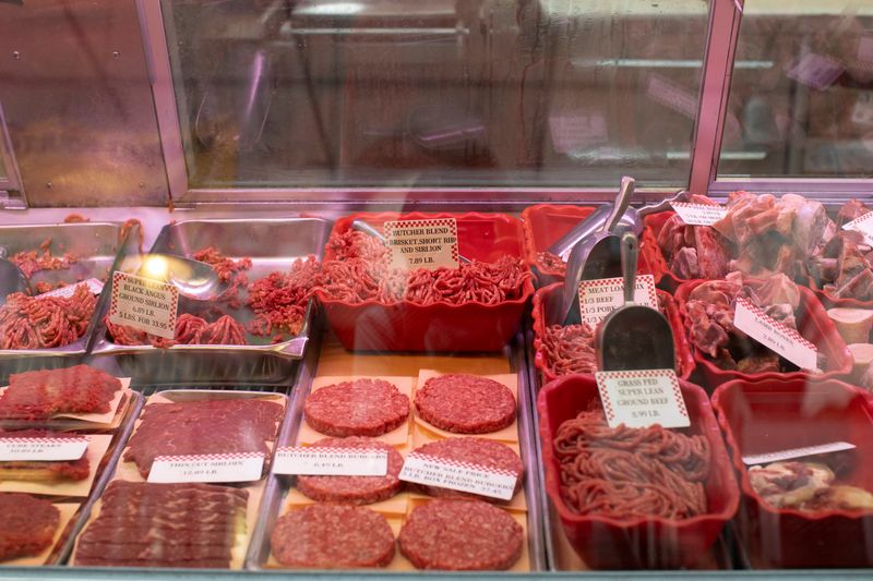 Departamento Justicia EEUU investiga a empacadoras de carne por los precios, dice fiscal general
